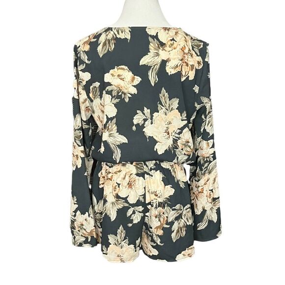 Lulu’s Prairie Daydream Floral Romper Washed Navy M - Picture 4 of 8